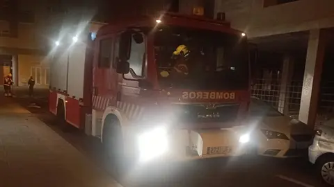 Camión de los bomberos en la zona del incendio.