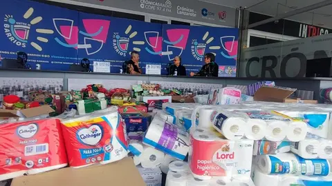 Imagen de los alimentos y productos de higiene recogidos.