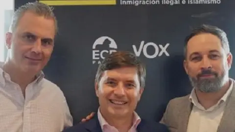 Nicasio Galván junto a Ortega Smith y Santiago Abascal.