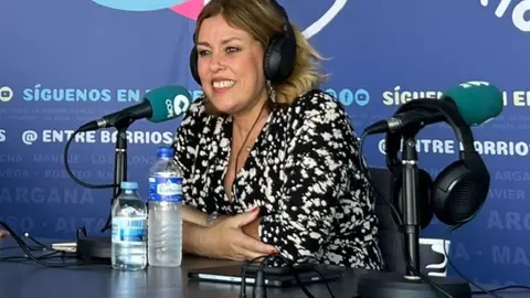 Astrid Pérez en Crónicas Radio.