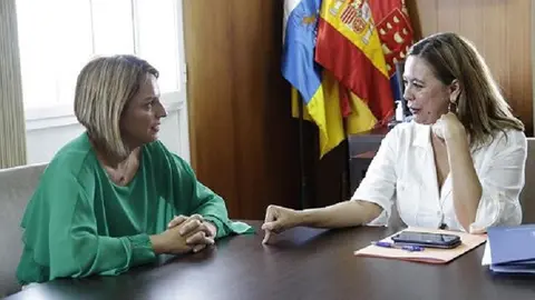 María Dolores Corujo junto a Noemí Santana.