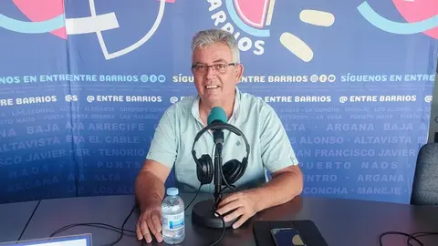 Ángel Domínguez en el programa Entre Barrios de Crónicas Radio.