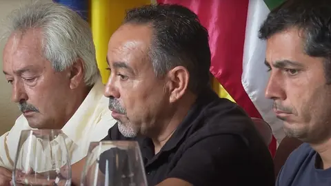 Víctor Robayna junto a Alejandro Hernández en uno de los plenos del Ayuntamiento de Haría.