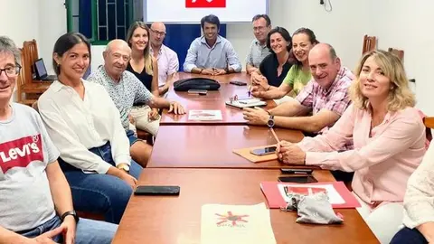 Imagen de una reunión de los integrantes del Comité Local del PSOE en Teguise