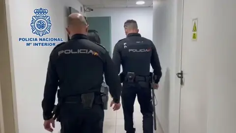 Mulera detenida en el Aeropuerto de Lanzarote.