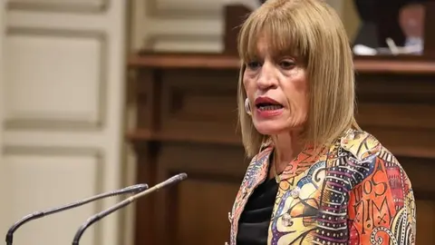 Esther González en el Parlamento Canario.