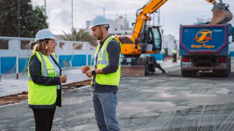 Visita de Astrid Pérez y Rosmen Quevedo a las obras del Agapito Reyes Viera.