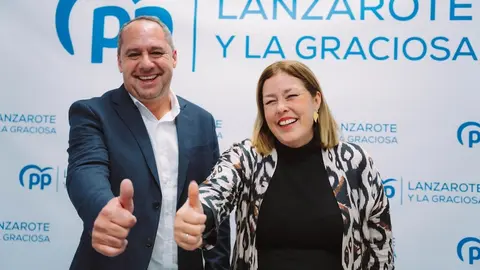 Juan Monzón junto a Astrid Pérez en la presentación de la candidatura de Yaiza