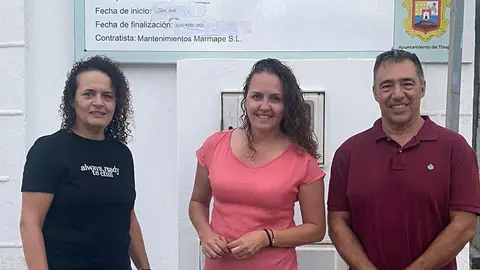 Imagen de parte de los integrantes del Comité Local del PSOE en Tinajo, con Begoña Hernández en el centro.