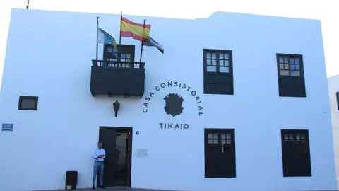 Fachada del Ayuntamiento de Tinajo.