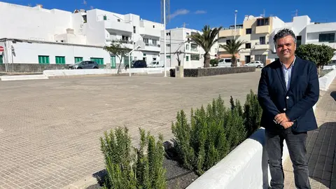Armando Santana en la plaza de Los Leones en Titerroy.
