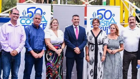 Imagen del grupo de gobierno de gobierno de Teguise en la presentación del 50 aniversario de Costa Teguise.
