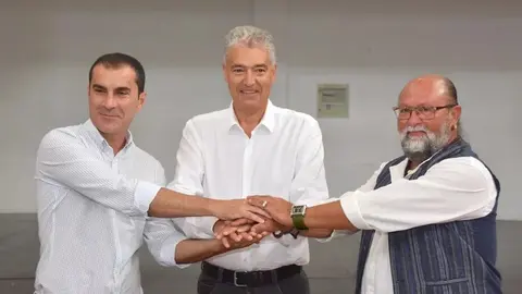 José Juan Cruz junto a Mame Fernández y Nicolás Saavedra.