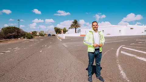 Jacobo Medina en una visita a la carretera cuando era consejero de Obras Públicas.