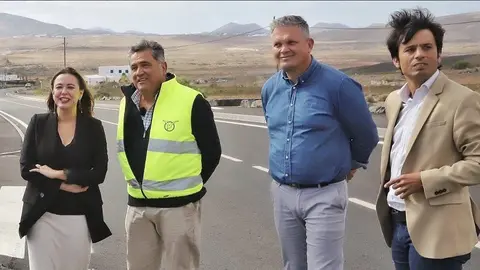 La presidenta del Cabildo visitando la carretera este miércoles. 