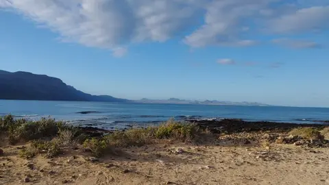 Vista de Famara desde La Graciosa.