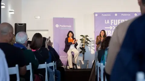 Nona Perera durante el acto de Podemos realizado en la Marina de Lanzarote.