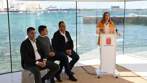 Rueda de prensa de María Dolores Corujo en el Islote de la Fermina haciendo un balance de FITUR.
