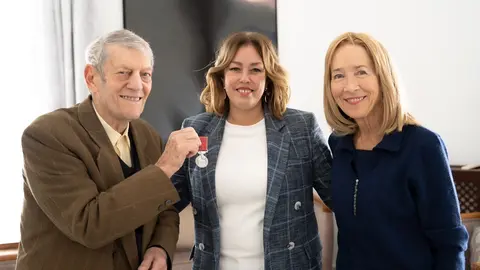 La alcaldesa con Larry Yaskiel y su esposa.