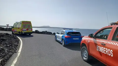 Actuación de los bomberos en las Salinas de Janubio.
