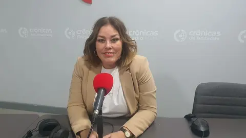 Astrid Pérez en Crónicas Radio.
