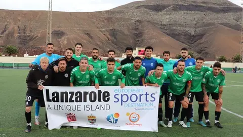 Imagen de los jugadores del Unión Sur Yaiza antes de iniciarse el encuentro