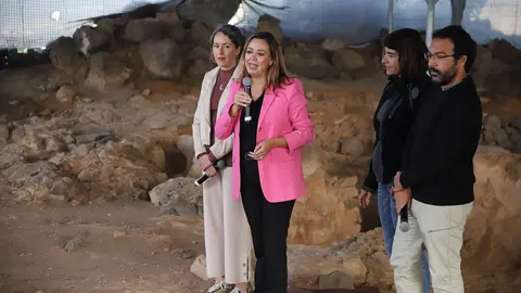 Mar&iacute;a Dolores Corujo junto a Ariagona Gonz&aacute;lez.