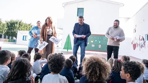 Entrega de Coloreando Teguise en el CEIP Guatiza.