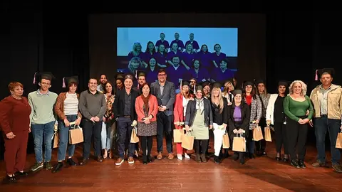 Isidro Pérez junto a los componentes de los PFAE.