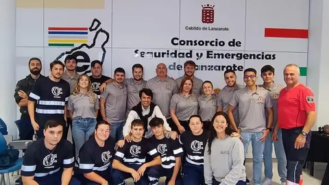 Marcos Bergaz junto a los alumnos Ciclo Superior de Emergencias y Protección Civil del CIFP Zonzamas
