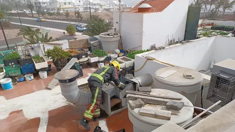 Imagen de la actuación de los bomberos en el restaurante