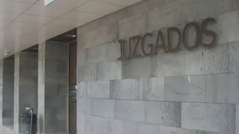 Entrada a los juzgados de Arrecife.