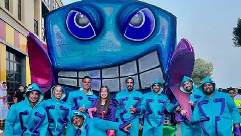 Carroza “Se nos va la pinza” a cargo del grupo Carroza Los Oxidados