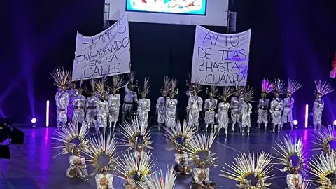 Imagen de la protesta de una de las comparsas de Tías