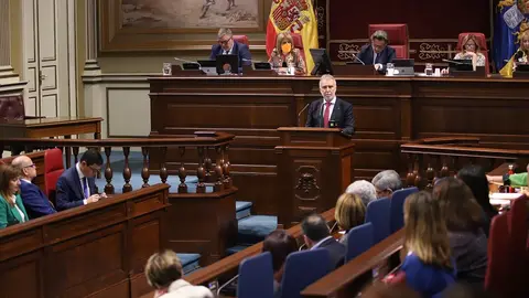Ángel Víctor Torres durante su discurso en el Parlamento de Canarias.