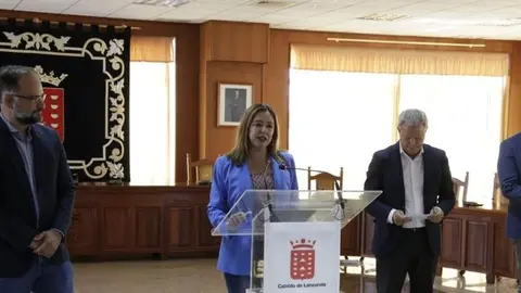 María Dolores Corujo con Sebastián Franquis en una de sus visitas al Cabildo de Lanzarote.