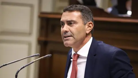 Oswaldo Betancort en el Parlamento canario.