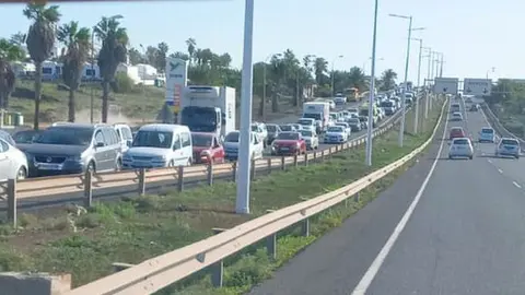 Imagen de archivo de la autovía en el lugar en el que iría uno de los soterramientos cuando se producen atascos por alguna incidencia.