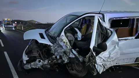 Imagen del estado en el que quedó el vehículo siniestrado cerca del Molino de Yaiza