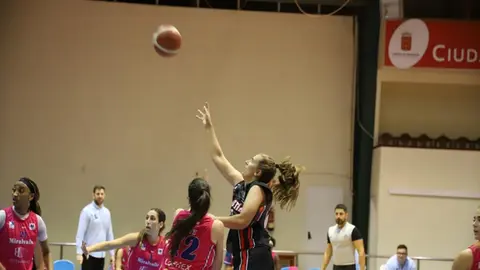 Imagen de archivo de una jugadora del Magec Tías realizando un lanzamiento.