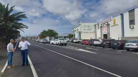 Isidro Pérez junto a Raúl de León en la Avenida Mamerto Cabrera.