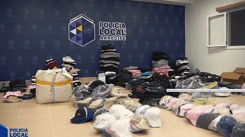 Imagen de las falsificaciones incautadas por la Policía Local de Arrecife.