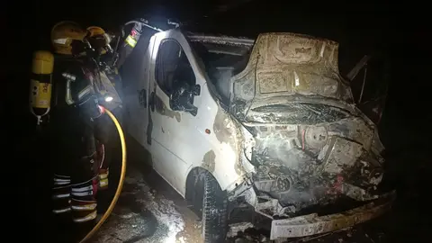 Estado en el que quedó el vehículo después de la actuación de los bomberos
