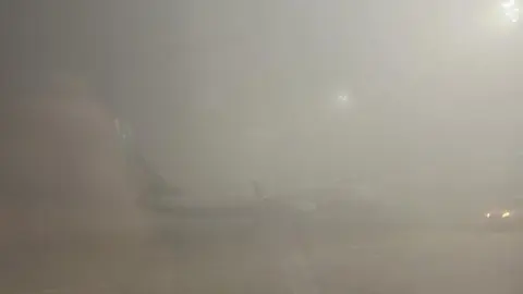 Imagen de este domingo de los controladores aéreos.