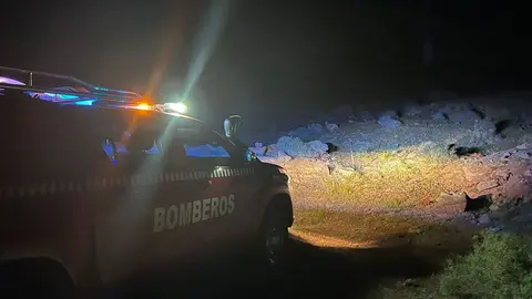 Imagen del momento de la llegada de los bomberos a la zona.