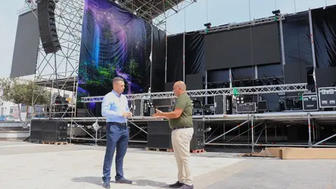 Óscar Noda y Javier Camacho supervisando los preparativos