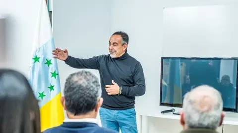 Víctor Robayna durante la inauguración de su nueva sede.
