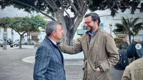 El senador Sergio Ramos con el presidente del PP de Canarias, Manuel Domínguez.