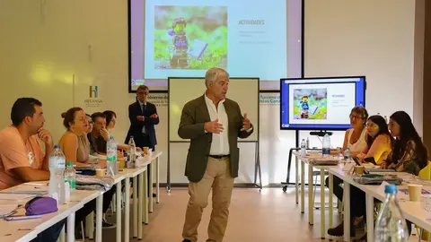 Imagen de una clase de HECANSA.