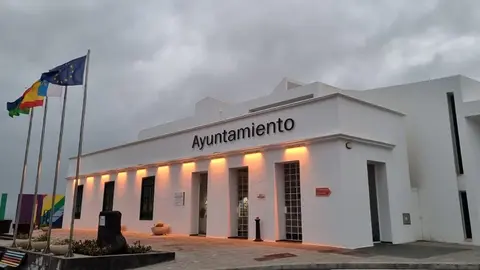 Fachada del Ayuntamiento de Tías.